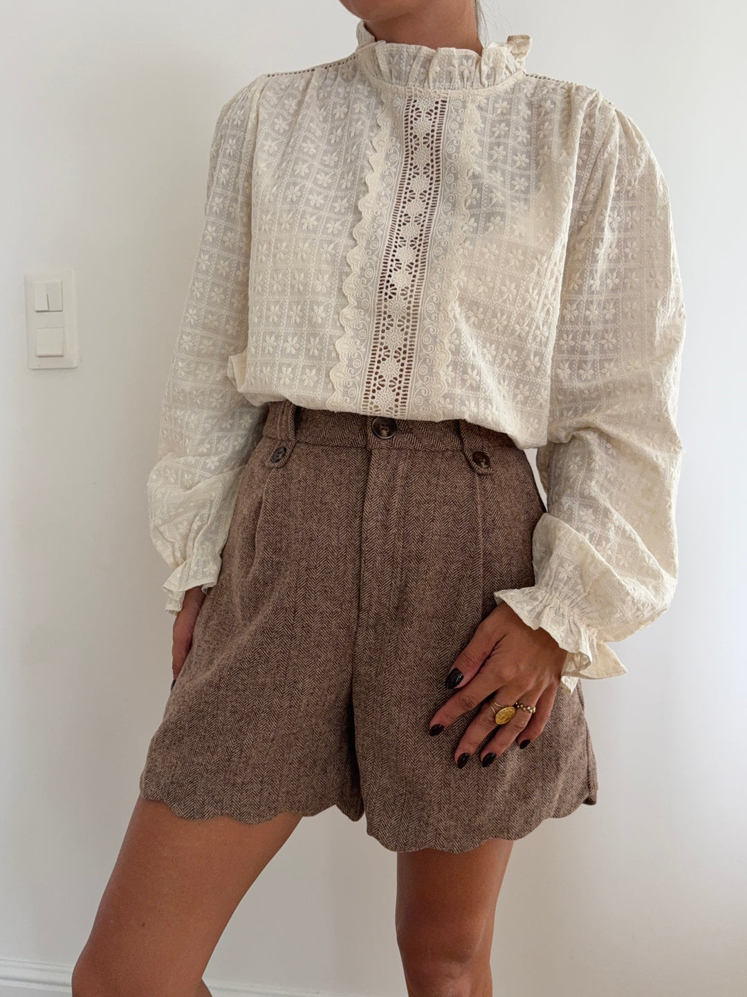 SHORT | LAINE TAUPE