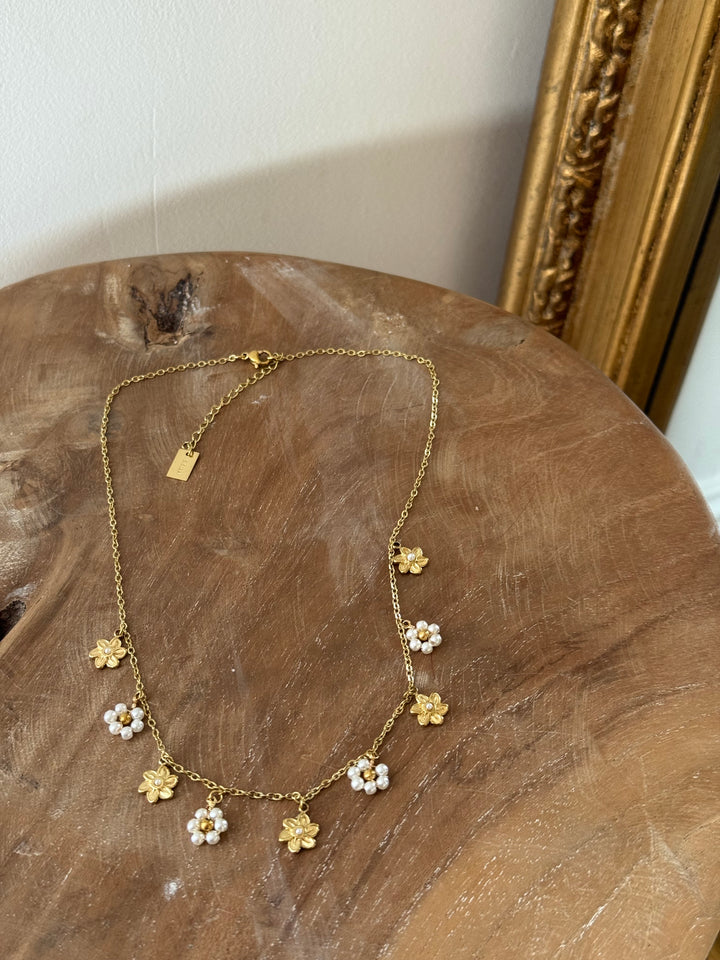 COLLIER | NINA