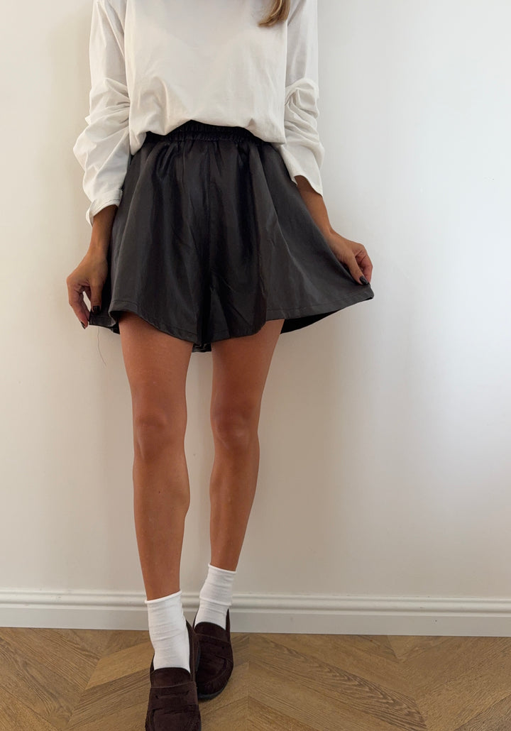SHORT | CAFE