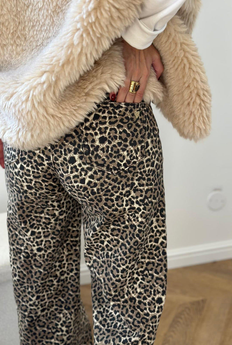 JEAN | LEOPARD MUM